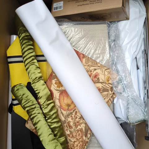 APPROXIMATELY 15 ASSORTED HOUSEHOLD PRODUCTS TO INCLUDE HOME DECOR, STORAGE BAG, WALLPAPER ETC 