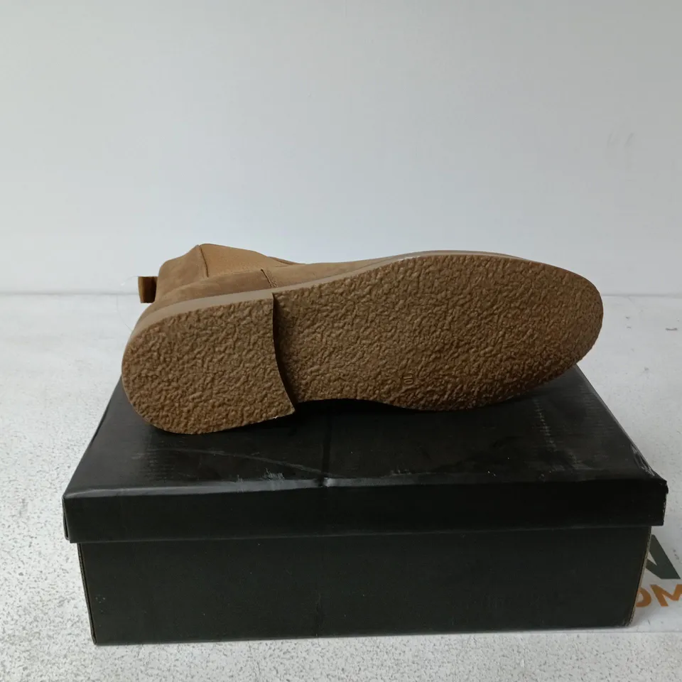CHARLES SOUTHWELL KANSAS BOOTS SAND UK 10 BOXED