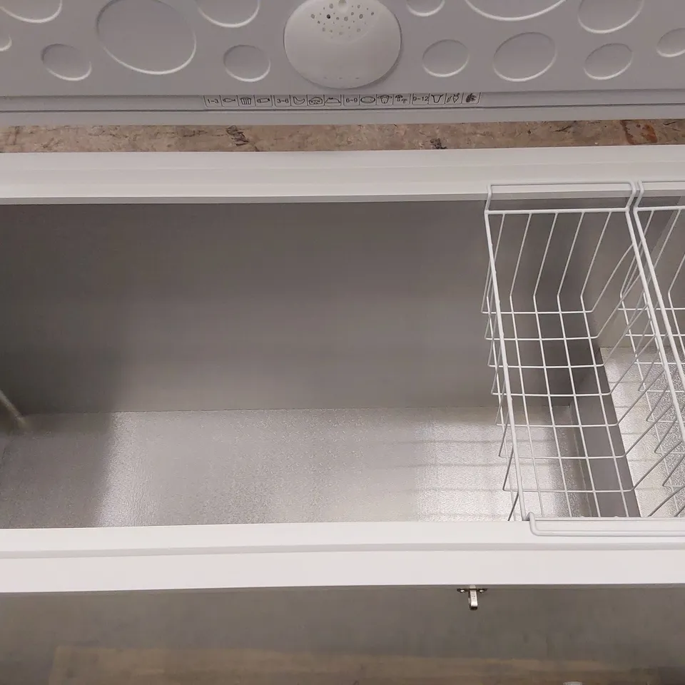 HAIER HCE519F FREESTANDING CHEST FREEZER, 519L TOTAL CAPACITY, WITH COUNTER BALANCE LID, WHITE, F RATED