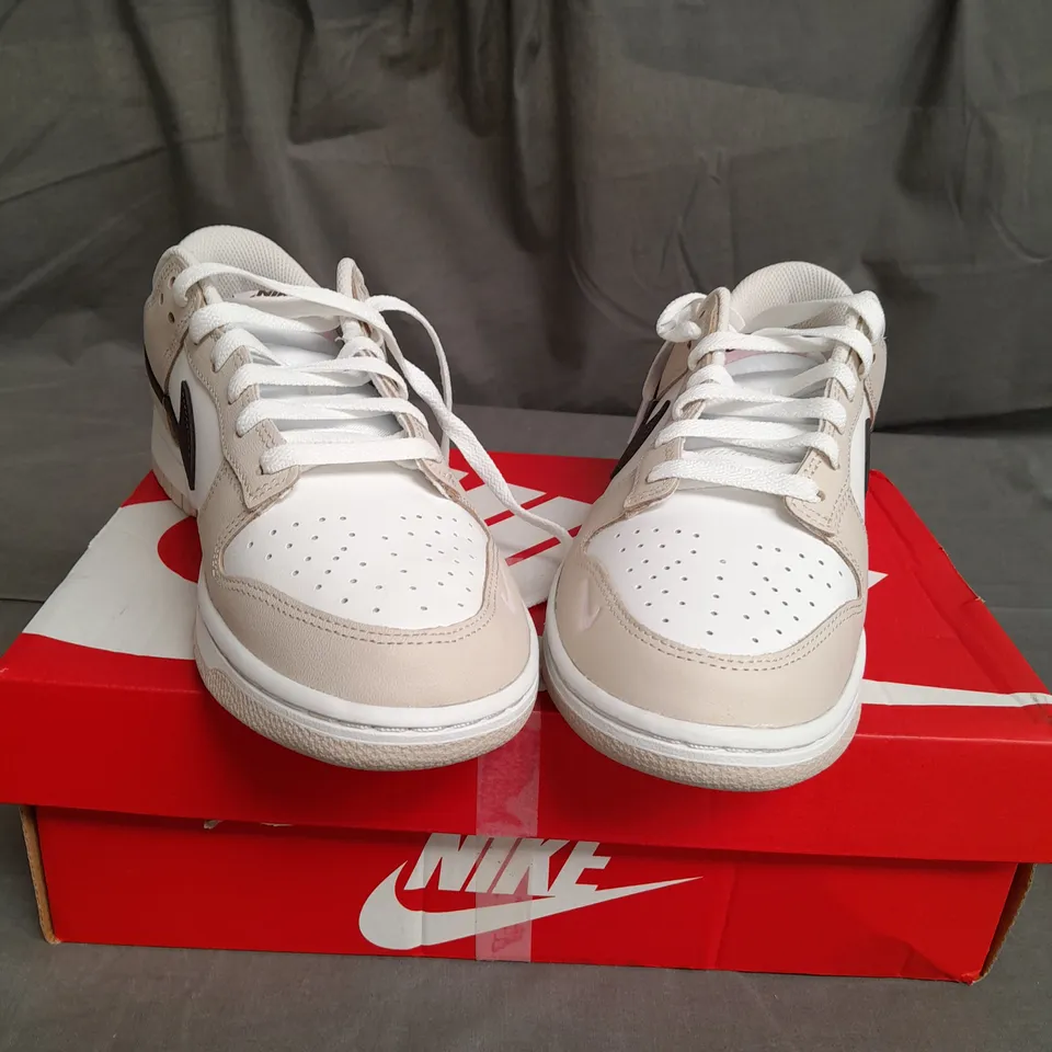 BOXED PAIR OF NIKE DUNKS LOW SIZE 7