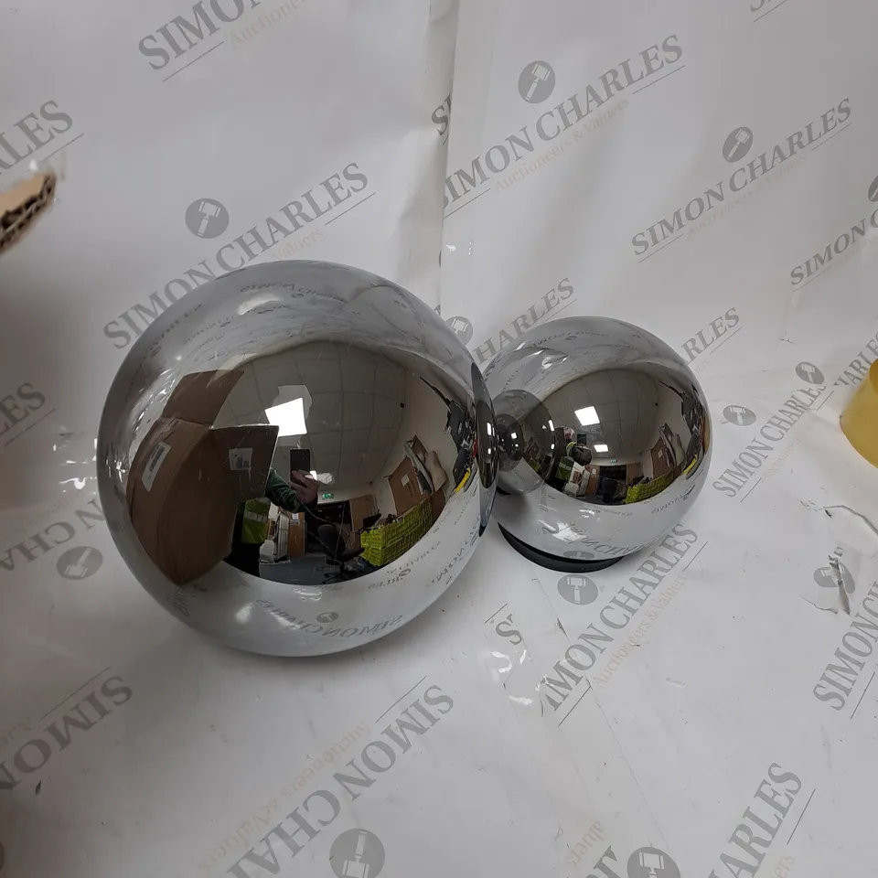 KELLY HOPPEN SET OF 2 INDOOR OUTDOOR PRELIT GLASS DECOR, REFLECTIVE ORBS