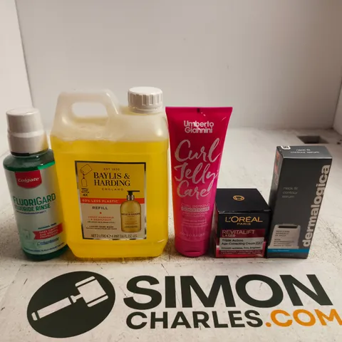 APPROXIMATELY 15 ASSORTED HEALTH & BEAUTY PRODUCTS TO INCLUDE BAYLIS AND HARDING , L'OREAL AND DERMALOGICA