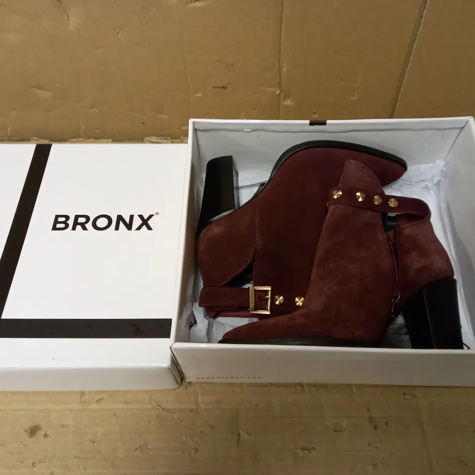 BOXED PAIR OF BRONX POINTED ANKLE BOOT WITH STUDDED BUCKLE DETAIL- BURGUNDY UK SIZE 6