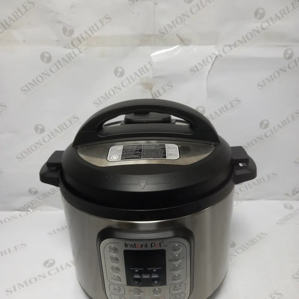 INSTANT POT DUO PRESSURE COOKER