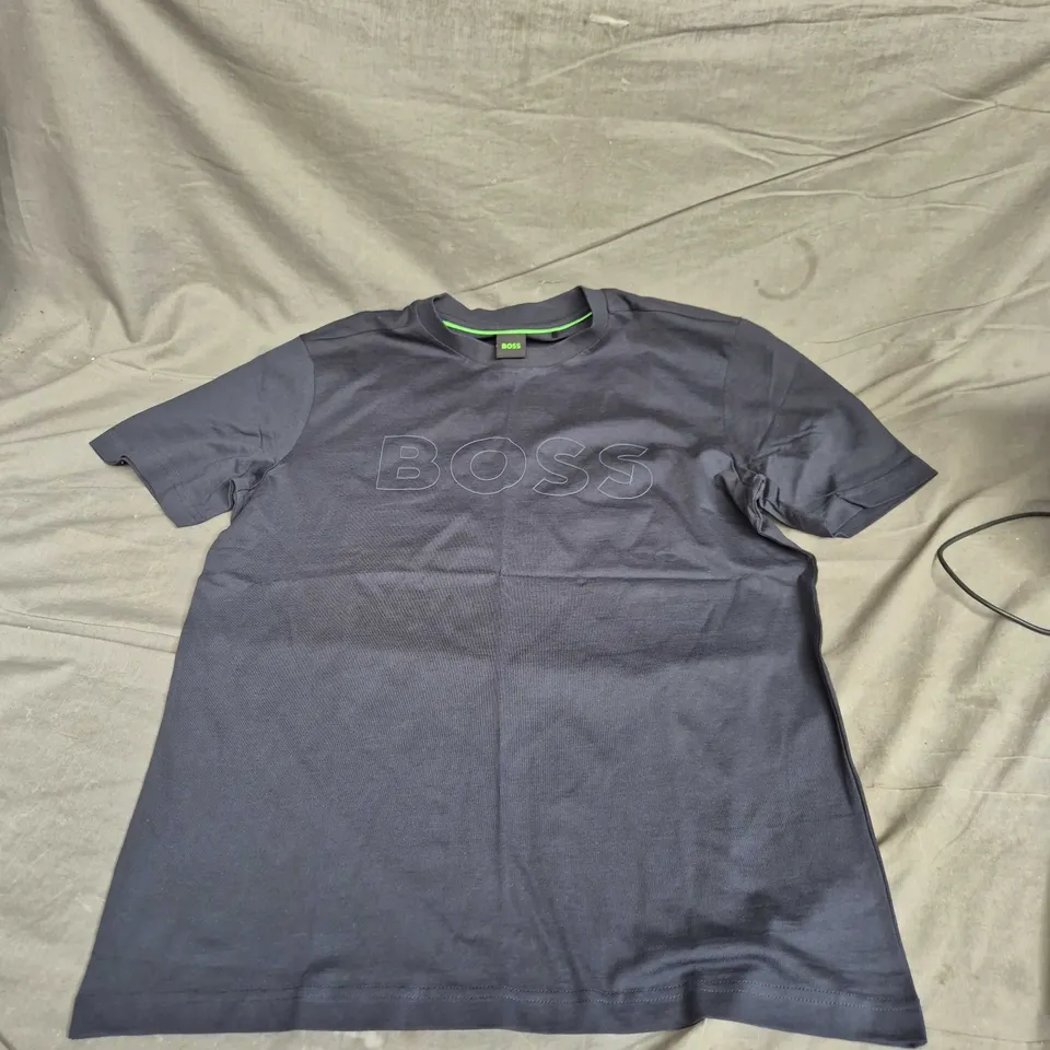 HUGO BOSS NAVY T-SHIRT WITH EMBOSSED BOSS LOGO SIZE M
