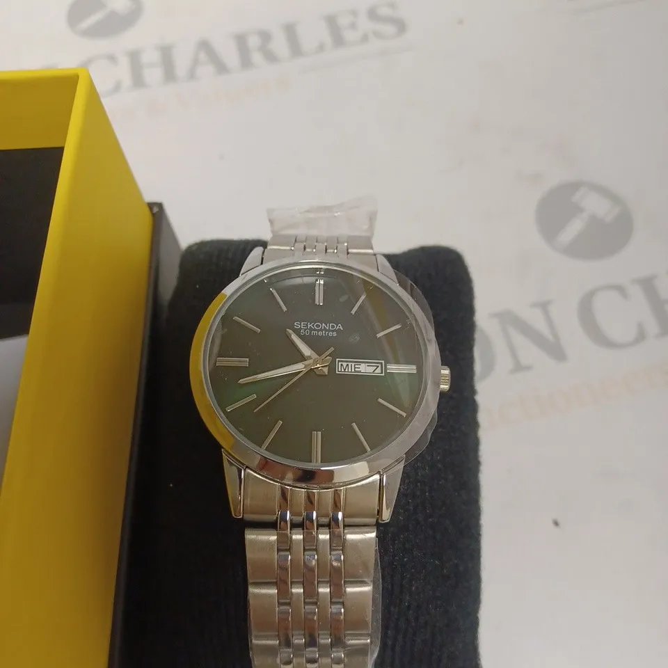 BOXED SEKONDA SILVER STEEL WATCH WITH GREEN FACE