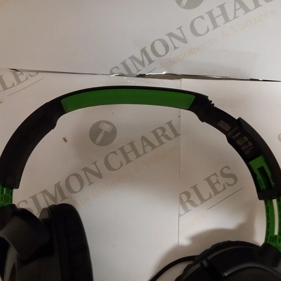 BOX OF 3 TURTLE BEACH WIRED GAMING HEADSETS INCLUDING 2X RECON 70 (MULTIPLATFORM) AND RECON 50X (XBOX)