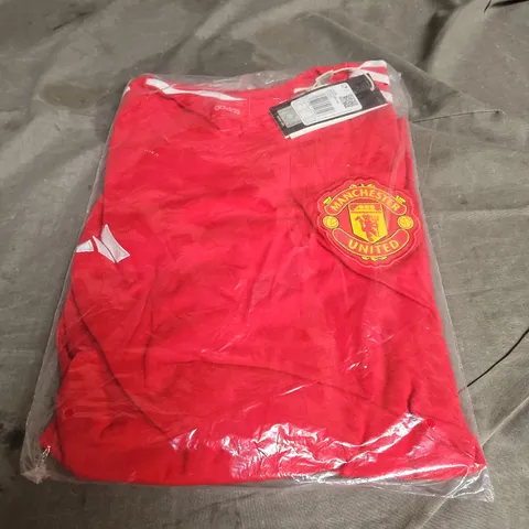 ADIDAS MUFC DNA TEE IN RED SIZE 2XL