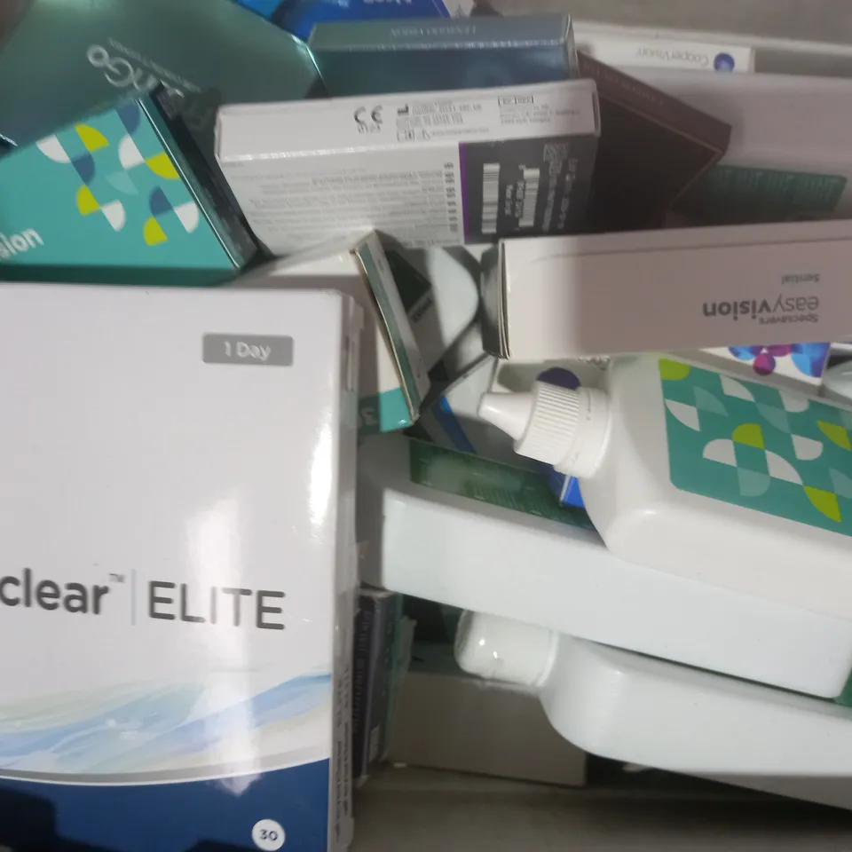 APPROXIMATELY 20 ASSORTED HOUSEHOLD ITEMS TO INCLUDE ACUVUE MOIST CONTACT LENSES, ACUVUE OASYS CONTACT LENSES, ETC