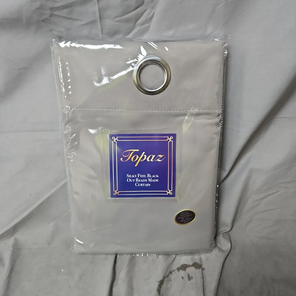 BOX OF APPROXIMATELY 10 X TOPAZ SILKY FEEL BLACK OUT READY MADE CURTAIN PANEL – GREY (EYELET HEADER)