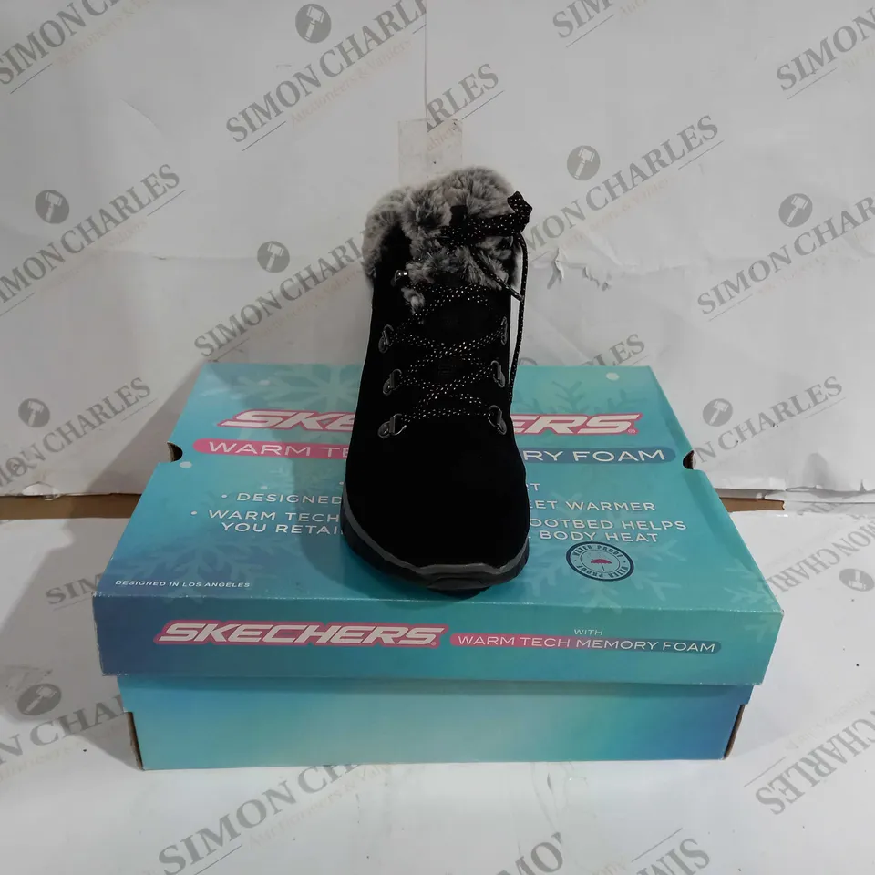 BOXED PAIR OF SKECHERS MEMORY FOAM BLACK BOOTS SIZE 7