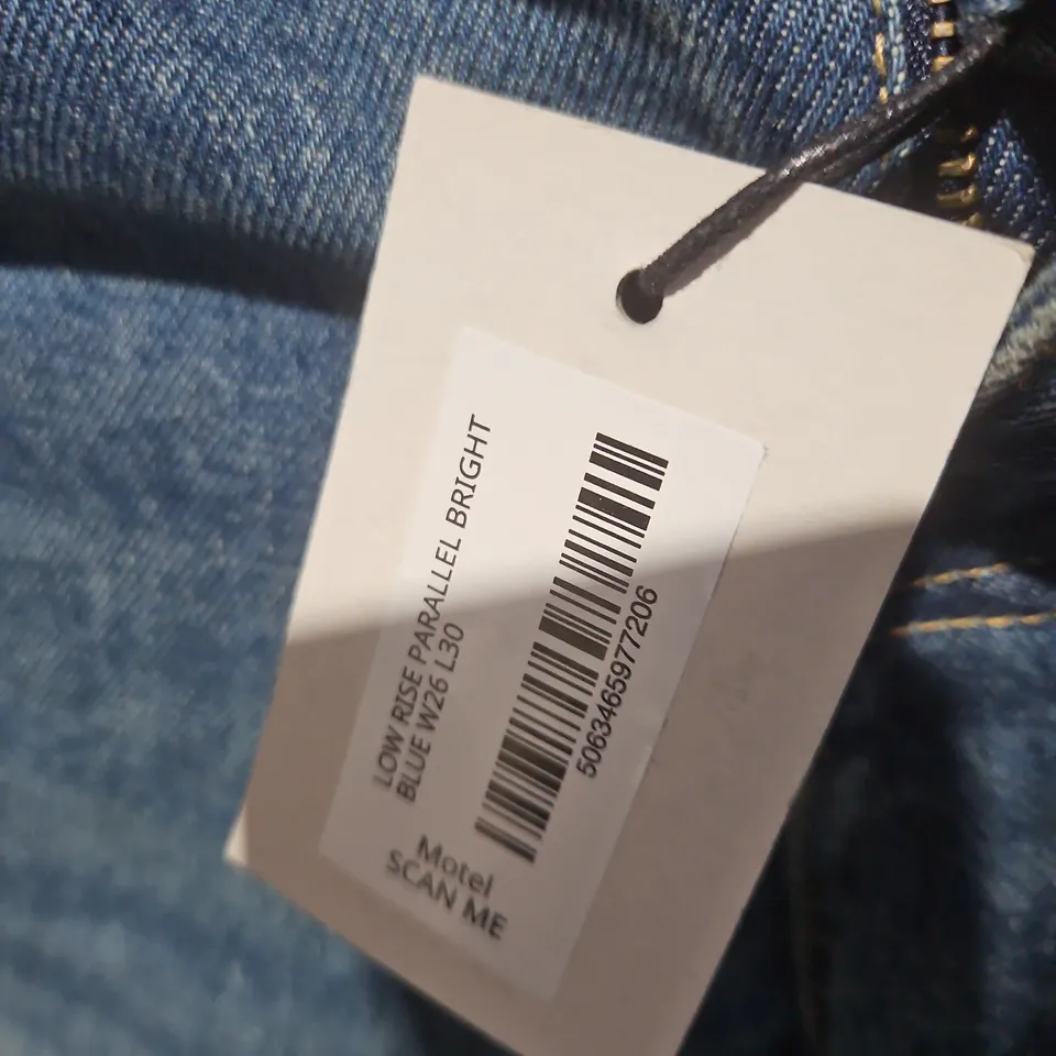MOTEL DENIM LOW RISE JEANS – UK 8 (W26/L30)