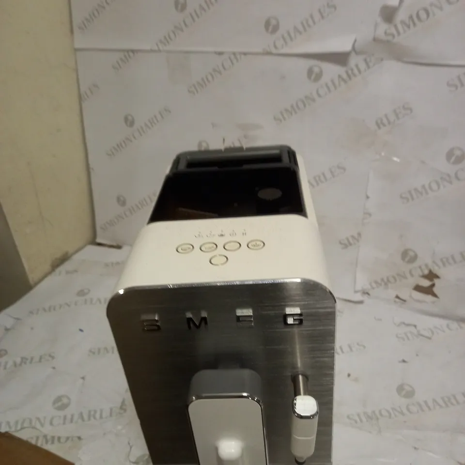 SMEG BCC02WHMUK BEAN TO CUP COFFEE MACHINE, RETRO 50'S STYLE, STEAM WAND, MATTE WHITE