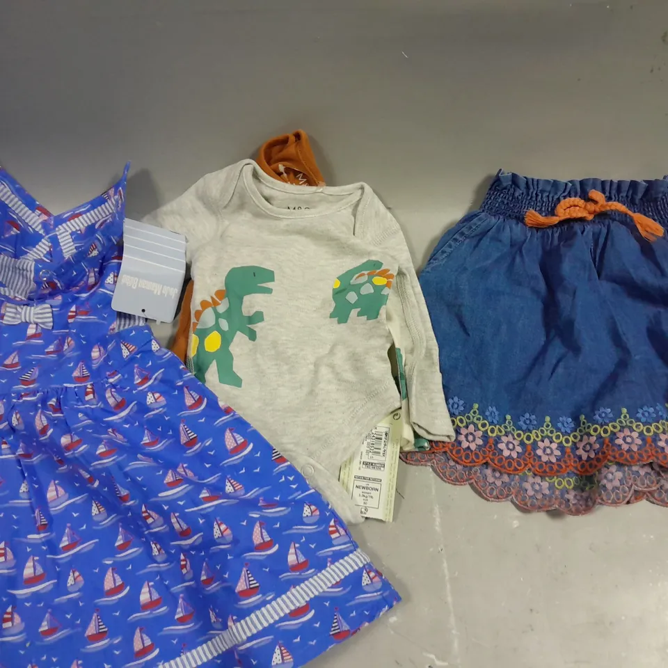 APPROXIMATELY 20 ASSORTED CHILDRENS CLOTHING PRODUCTS IN AGES RANGING FROM 0-5YRS