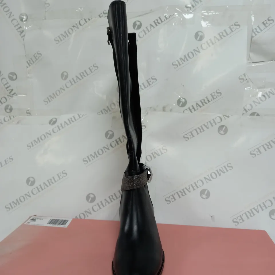 BOXED PAIR OF MODA IN PELLE TAMARRA KNEE BOOTS IN BLACK UK SIZE 7