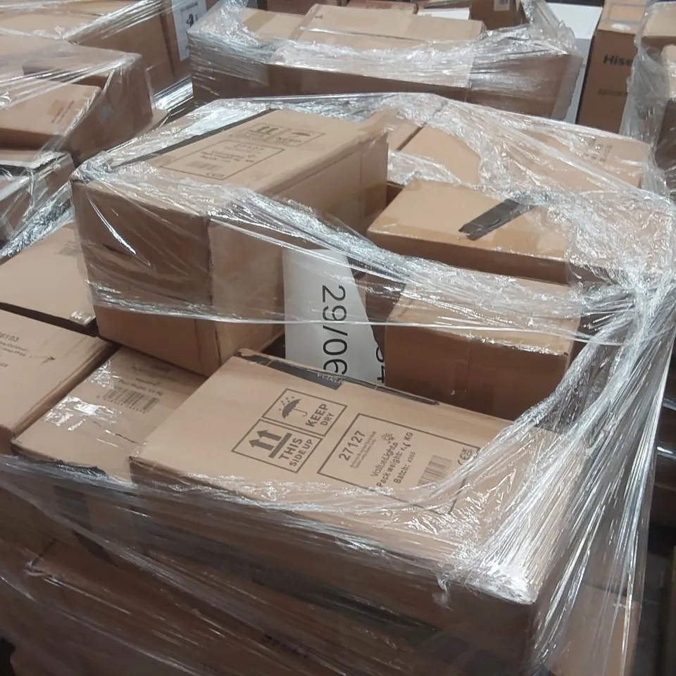 PALLET CONTAINING A LARGE QUANTITY OF ASSORTED LIGHTING PRODUCTS