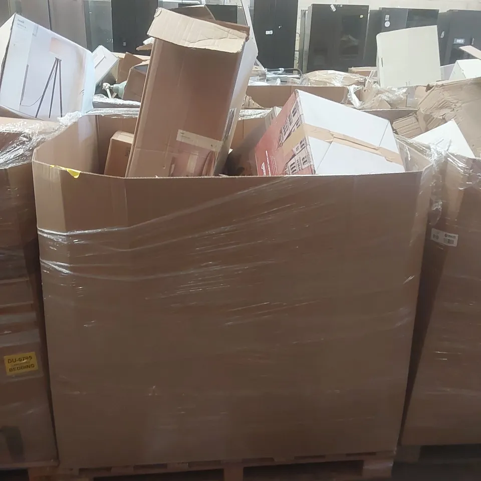 PALLET CONTAINING A VERY LARGE QUANTITY OF ASSORTED DESIGNER LIGHTING PRODUCTS TO INCLUDE: CEILING LIGHT, TABLE LAMP, FLOOR LAMPS ECT