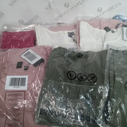 APPROXIMATELY 9 CLOTHING ITEMS INCLUDING DRESSES