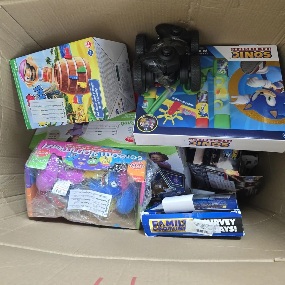 APPROXIMATELY 10 ASSORTED TOYS & GAMES PRODUCTS TO INCLUDE SONIC GREEN HILL MARBLE RUN, RC CAR, TRANSFORMERS BAKC TO THE FUTURE TOY, ETC