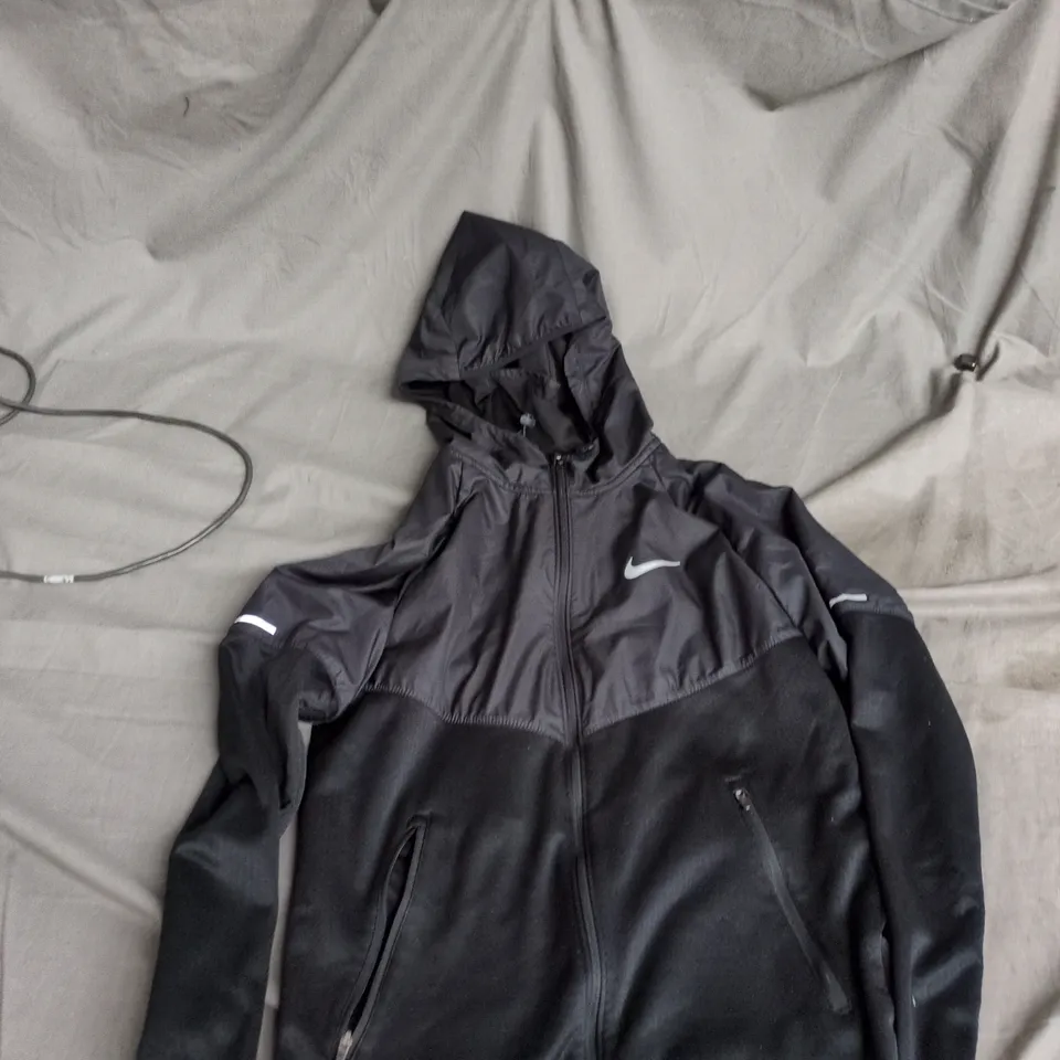 NIKE RUNNING HOODED JACKET – BLACK MEDIUM 