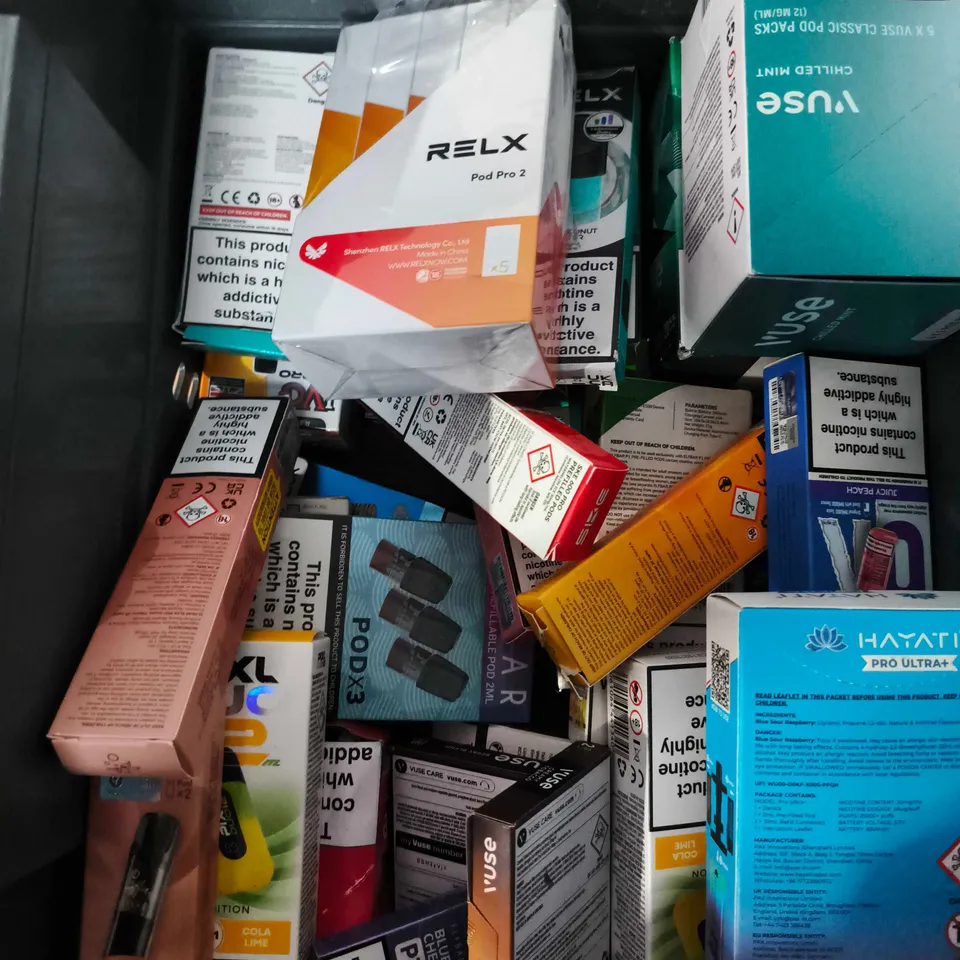 APPROXIMATELY 15 ASSORTED E-CIGARETTE AND VAPE PRODUCTS TO INCLUDE ELFBAR, LOST MARY, VUSE ETC