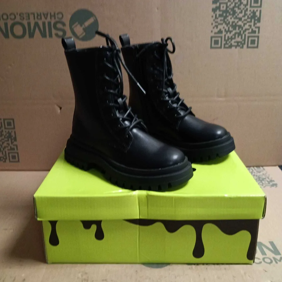 KOI KIDZ MAGIC DREAMERS LACE UP BOOTS BLACK SIZE 11