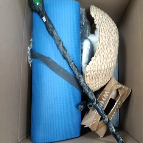BOX CONTAINING A MIX OF APPROXIMATELY 5 ASSORTED ITEMS INCLUDING TOY STAFF, PARTS FOR CAT PLAY AREA ETC.