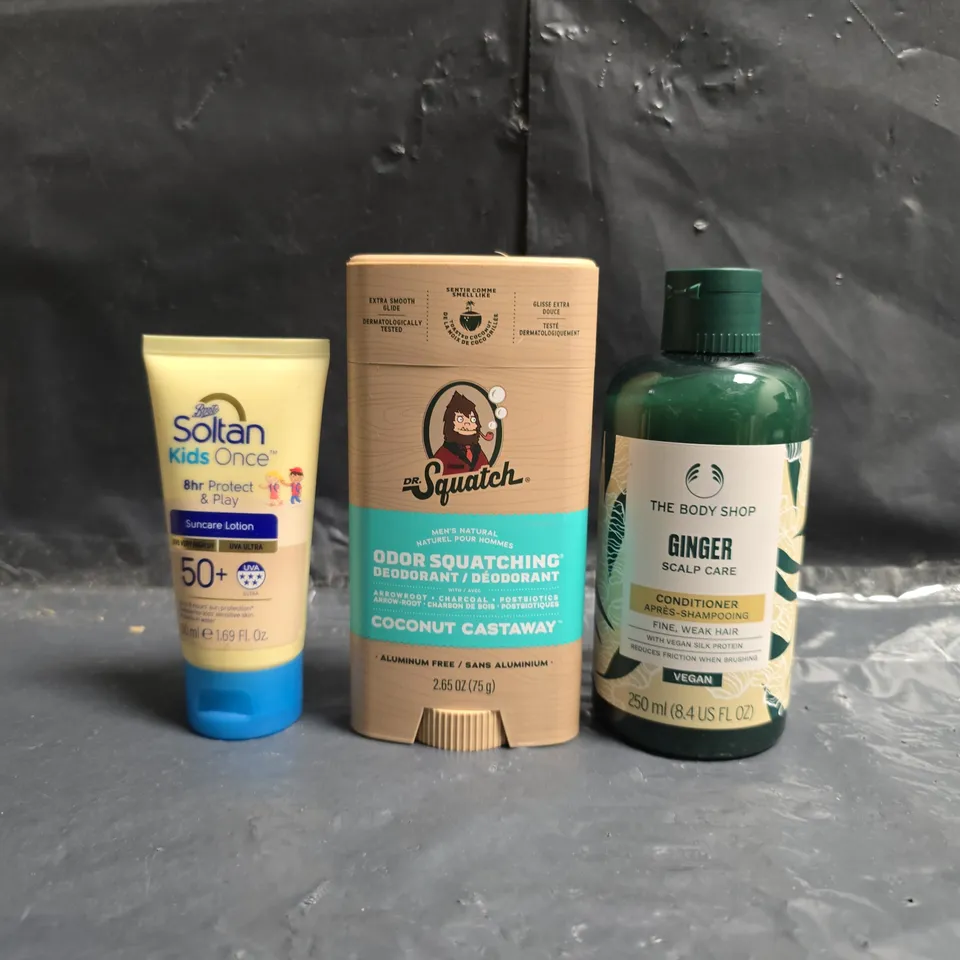 APPROXIMATELY 10 ASSORTED COSMETIC PRODUCTS TO INCLUDE SCALP CARE CONDITIONER, DR SQUATCH, ETC