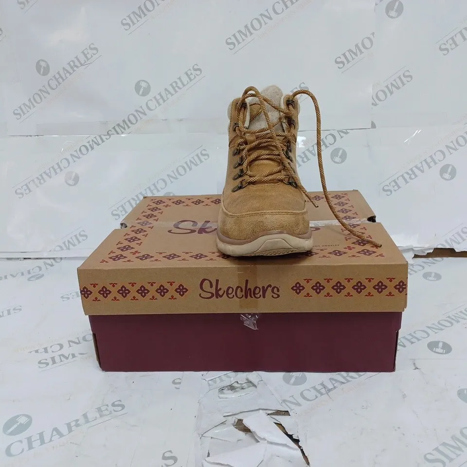 BOXED SKECHERS CHESTNUT SYNERGY WARM TECH BOOT- SIZE 6 