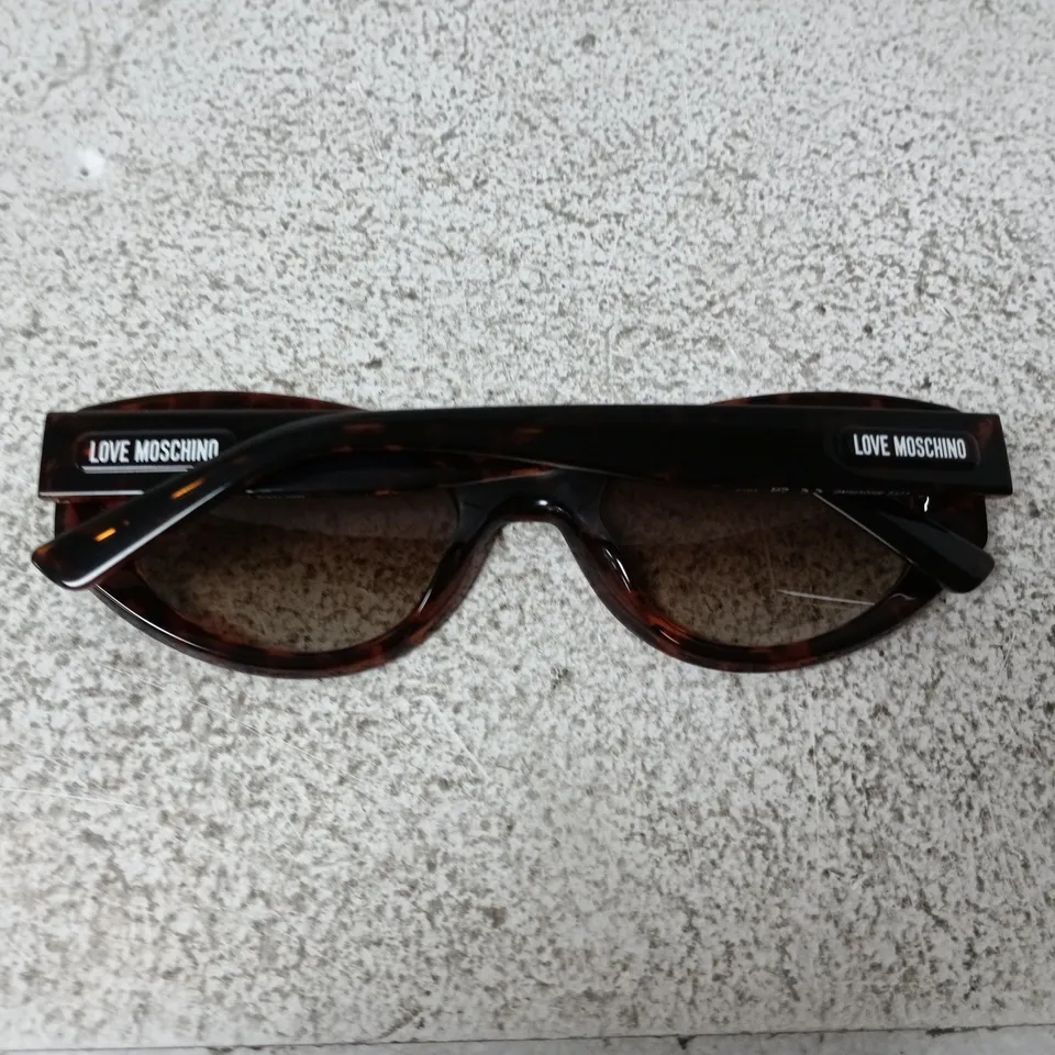 LOVE MOSCHINO SUNGLASSES