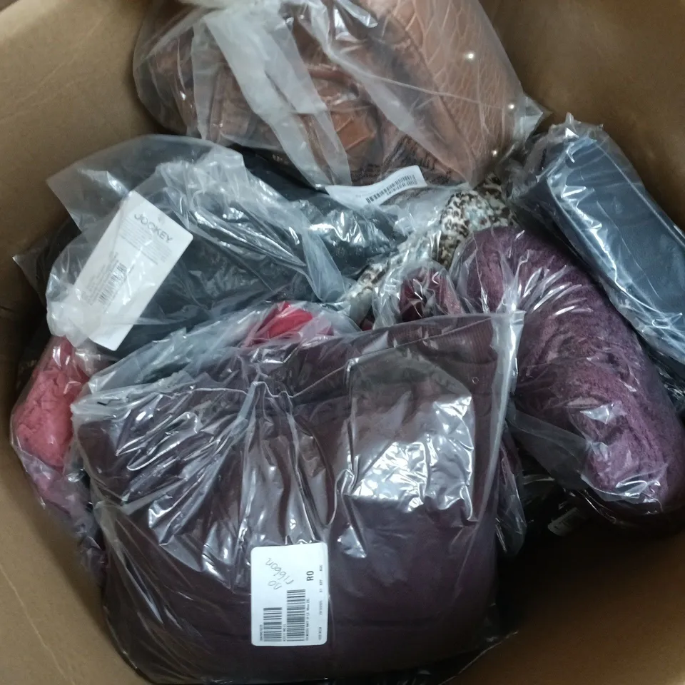 APPROXIMATELY 25 ASSORTED CLOTHING ITEMS IN VARIOUS SIZES, COLOURS & STYLES TO INCLUDE BRANDS SUCH AS ASHWOOD LEATHER, APRICOT, COZEE HOME, ETC - COLLECTION ONLY