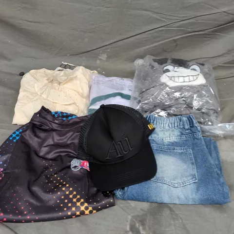 BOX OF APPROXIMATELY 20 ASSORTED CLOTHING ITEMS TO INCLUDE HAT, TOPS, TROUSERS, ETC