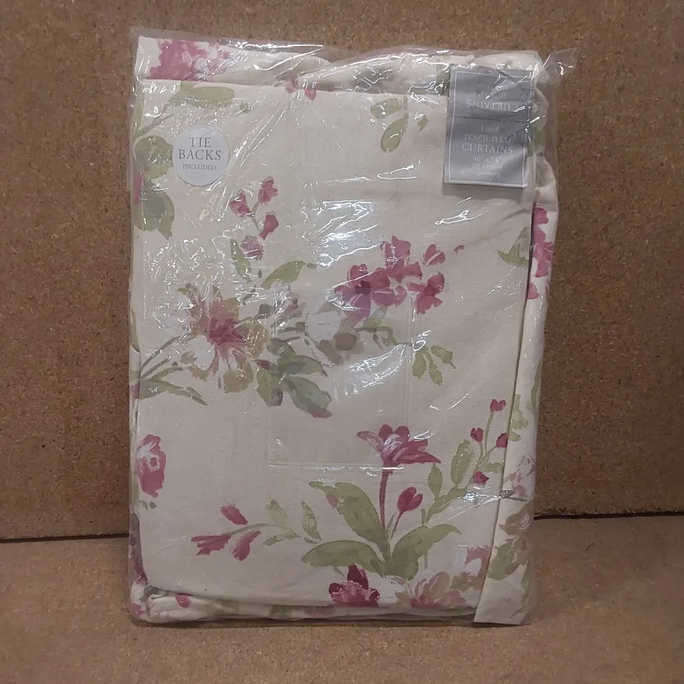 BAGGED PENCIL PLEAT ROOM DARKENING CURTAINS // SIZE: 117 X 137cm