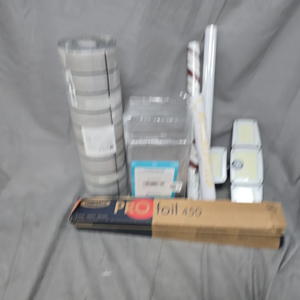 APPROXIMATELY 15 ASSORTED HOUSEHOLD PRODUCTS TO INCLUDE CLEAR ORGANISER BINS, PRO FOIL 450, LED SPOTLIGHT, ETC