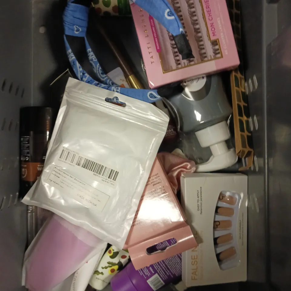 APPROXIMATELY 20 ASSORTED HEALTH & BEAUTY PRODUCTS TO INCLUDE GIVE ME SHEET MASK, TURMERIC SOAP BAR, SLMD BODY LOTION ETC