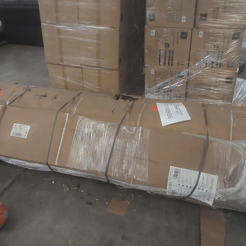 PALLET CONTAINING A LARGE QUANTITY OF BOXED BOLERO VENICE HEAVY DUTY PARASOLS