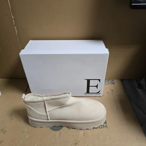 E SHOES BY EMMA CREAM SUEDE ANKLE BOOTS WITH SHEARLING LINING -UK SIZE 8