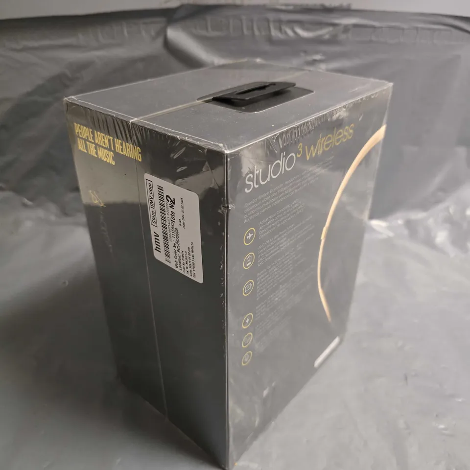 SEALED STUDIO 3 WIRELESS EARPHONES IN SHADOW GRAY