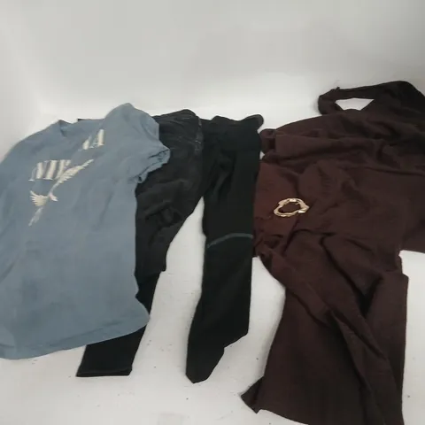 LARGE QUANTITY OF ASSORTED CLOTHING AND ACCESSORIES TO INCLUDE; JEANS, SHORTS AND T SHIRTS