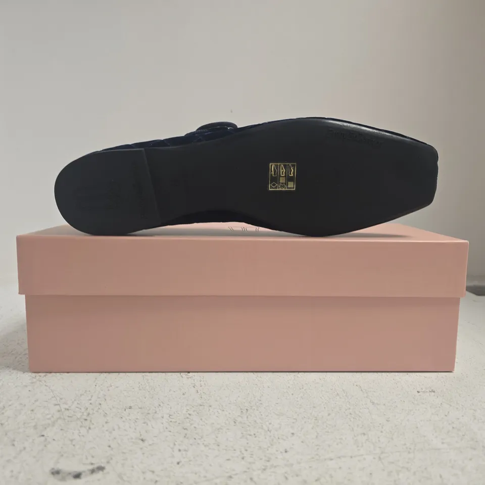 BOXED PAIR OF PRETTY BALLERINAS CAMILLE SHOES IN NAVY SIZE EU 39