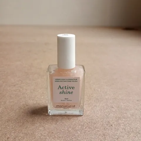 TOTE OF APPROXIMATELY 25 MANICURIST ACTIVE SHINE NAIL VARNISH OPAL