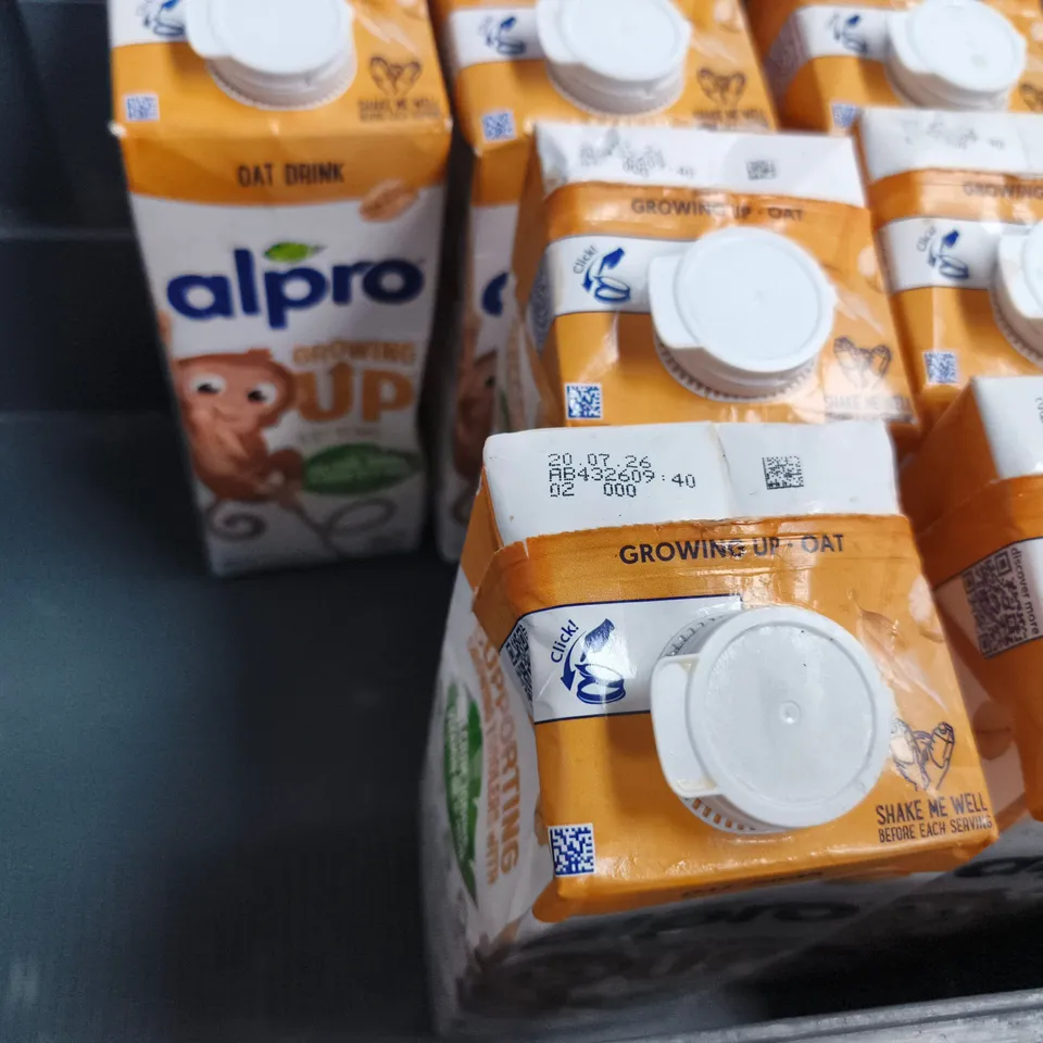 APPROXIMATELY 10 ASSORTED FOOD AND DRINK ITEMS TO INCLUDE GRAPESEED OIL, AND ALPRO GROWING UP OAT DRINK, ETC