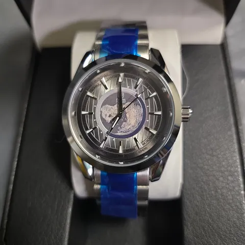 ERNEST FERDINAND STAINLESS STEEL WORLD MAP GENTS WATCH WITH METAL STRAP