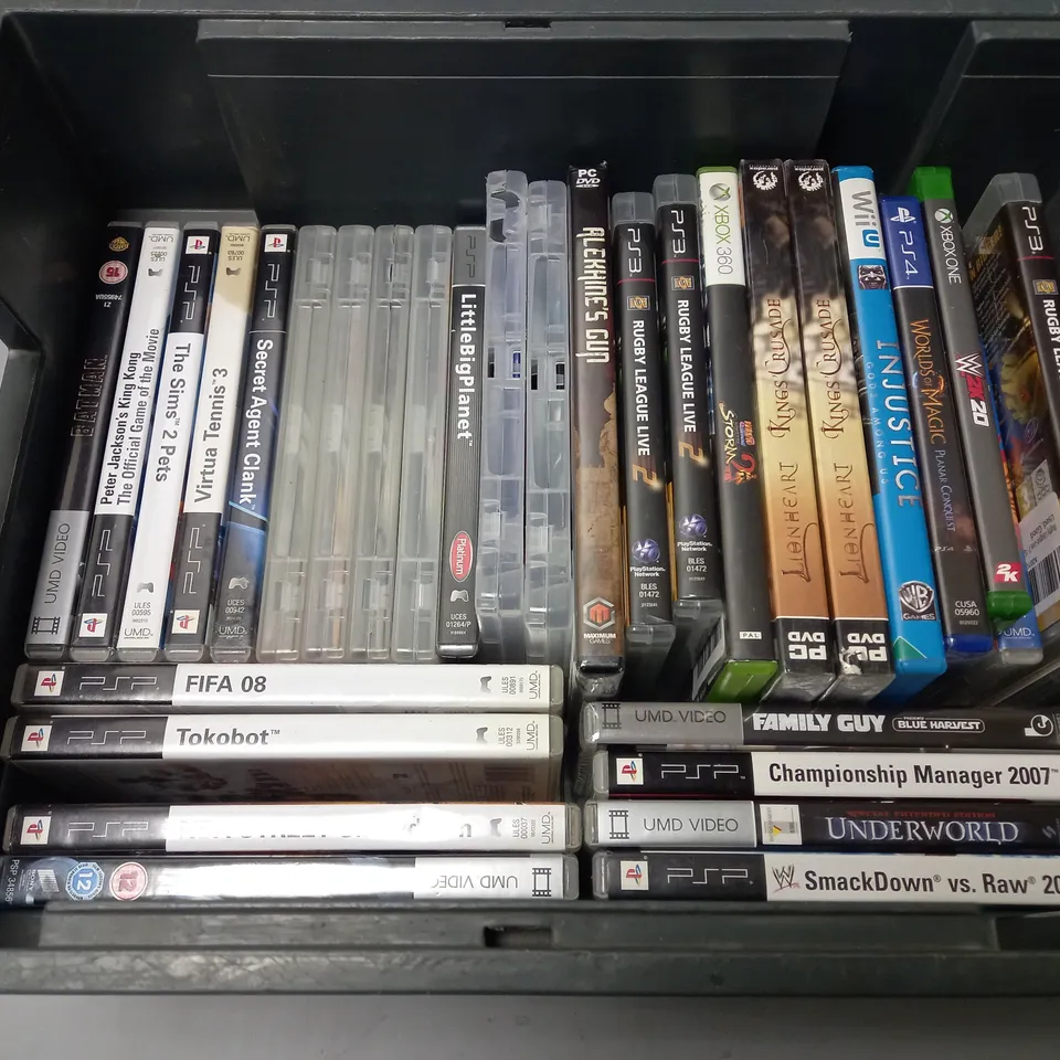 APPROXIMATELY 32 ASSORTED GAMES & DVDS TO INCLUDE WORLDS OF MAGOC (PS4), HELLBOY (PSP UMD VIDEO), INJUSTICE GODS AMONG US (WII U), ETC