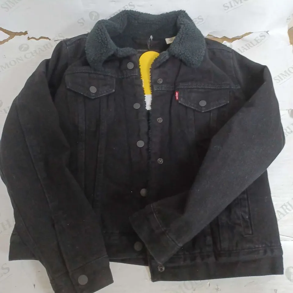 LEVI'S PREMIUM BLACK ORIGINAL TRUCKER JACKET - MEDIUM