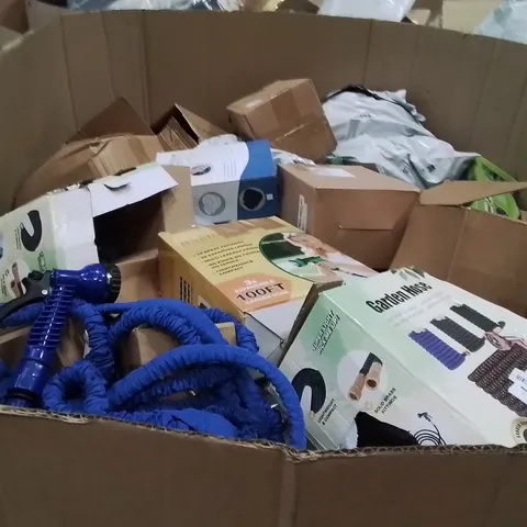 PALLET CONTAINING A LARGE QUANTITY OF HOSES