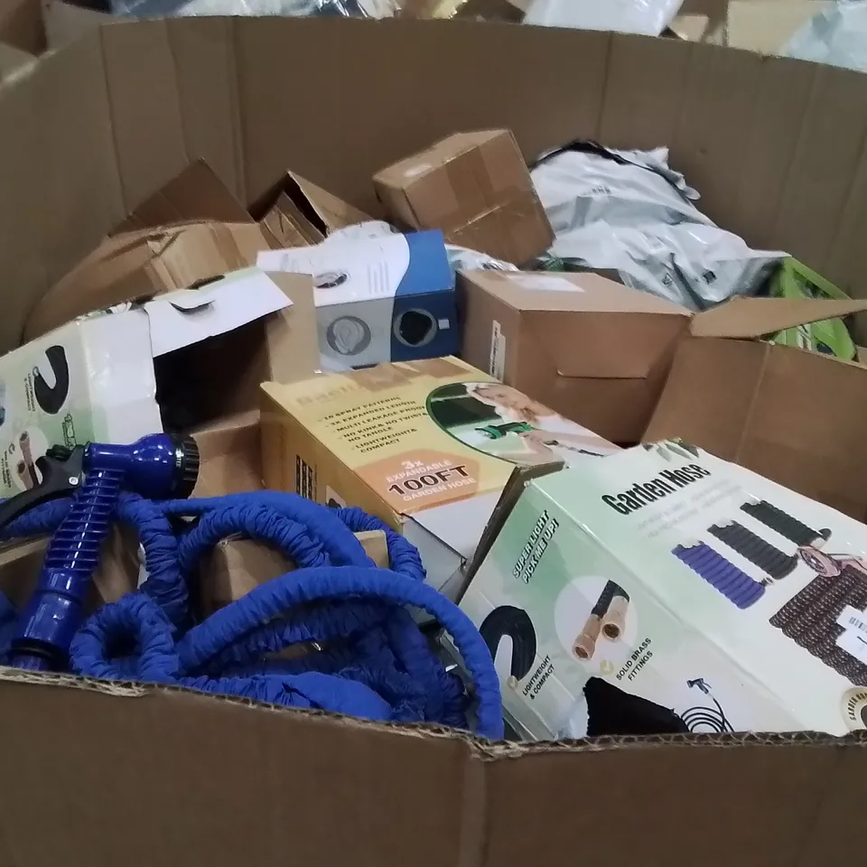 PALLET CONTAINING A LARGE QUANTITY OF HOSES