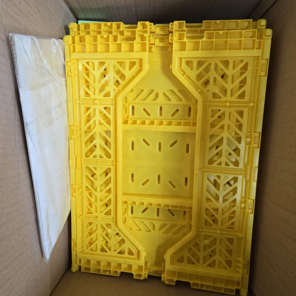 BOX OF APPROXIMATELY 10 ASSORTED HOUSEHOLD ITEMS TO INCLUDE - MIRROR - FITTED SHEET - CAMCAM DOLLS LIFT - ETC