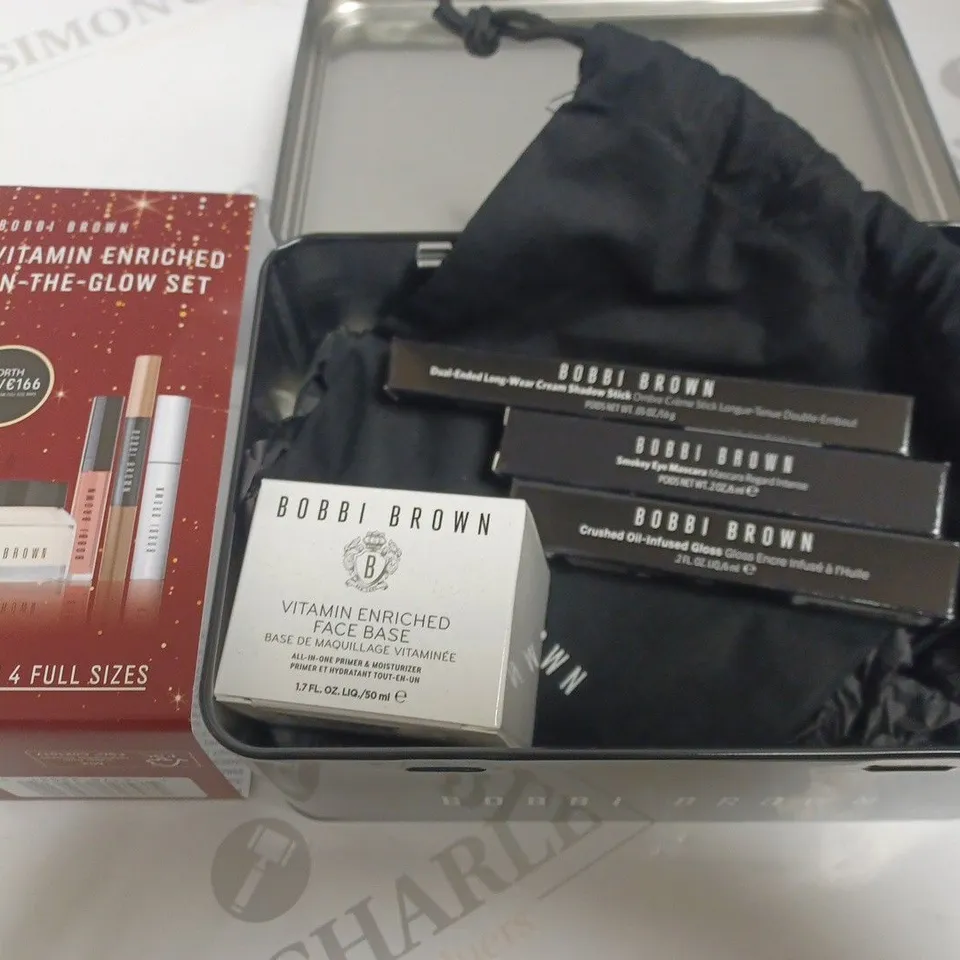 BOBBI BROWN VITAMIN ENRICHED ON THE GLOW SET