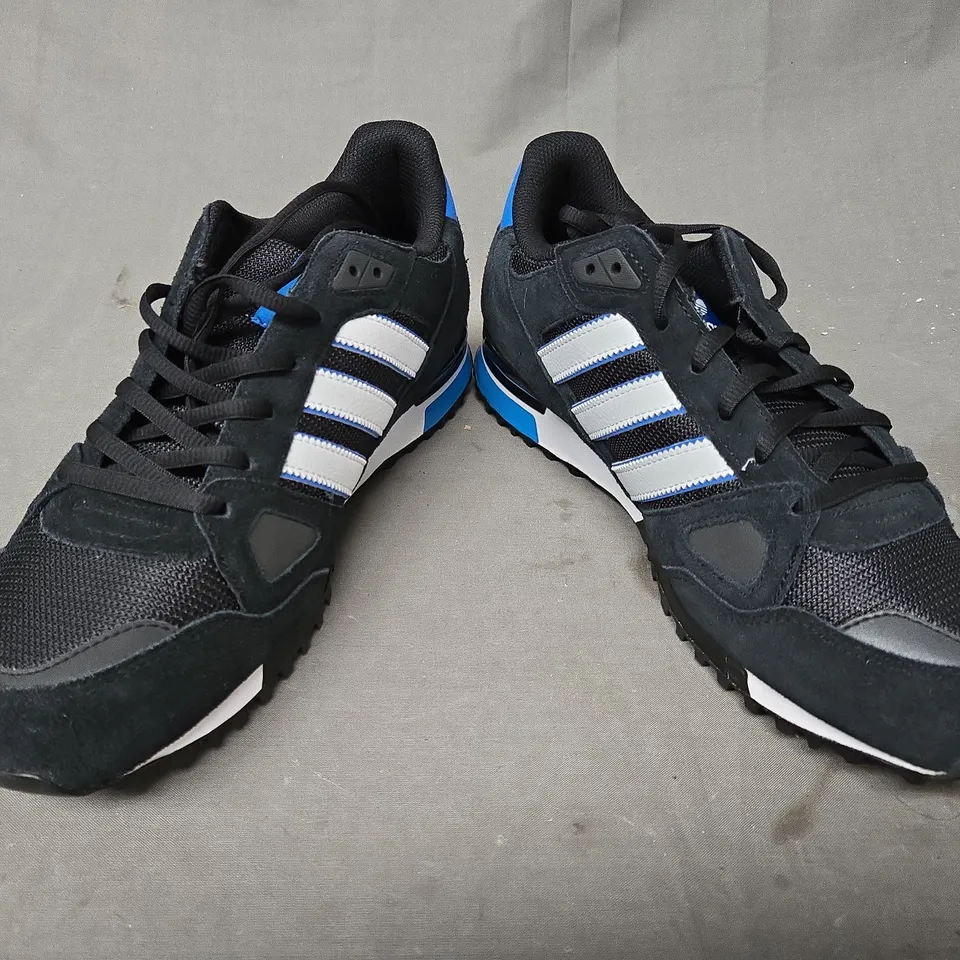 BOXED PAIR OF ADIDAS MEN'S ZX 750 SHOES IN BLACK/WHITE/BLUE UK SIZE 10